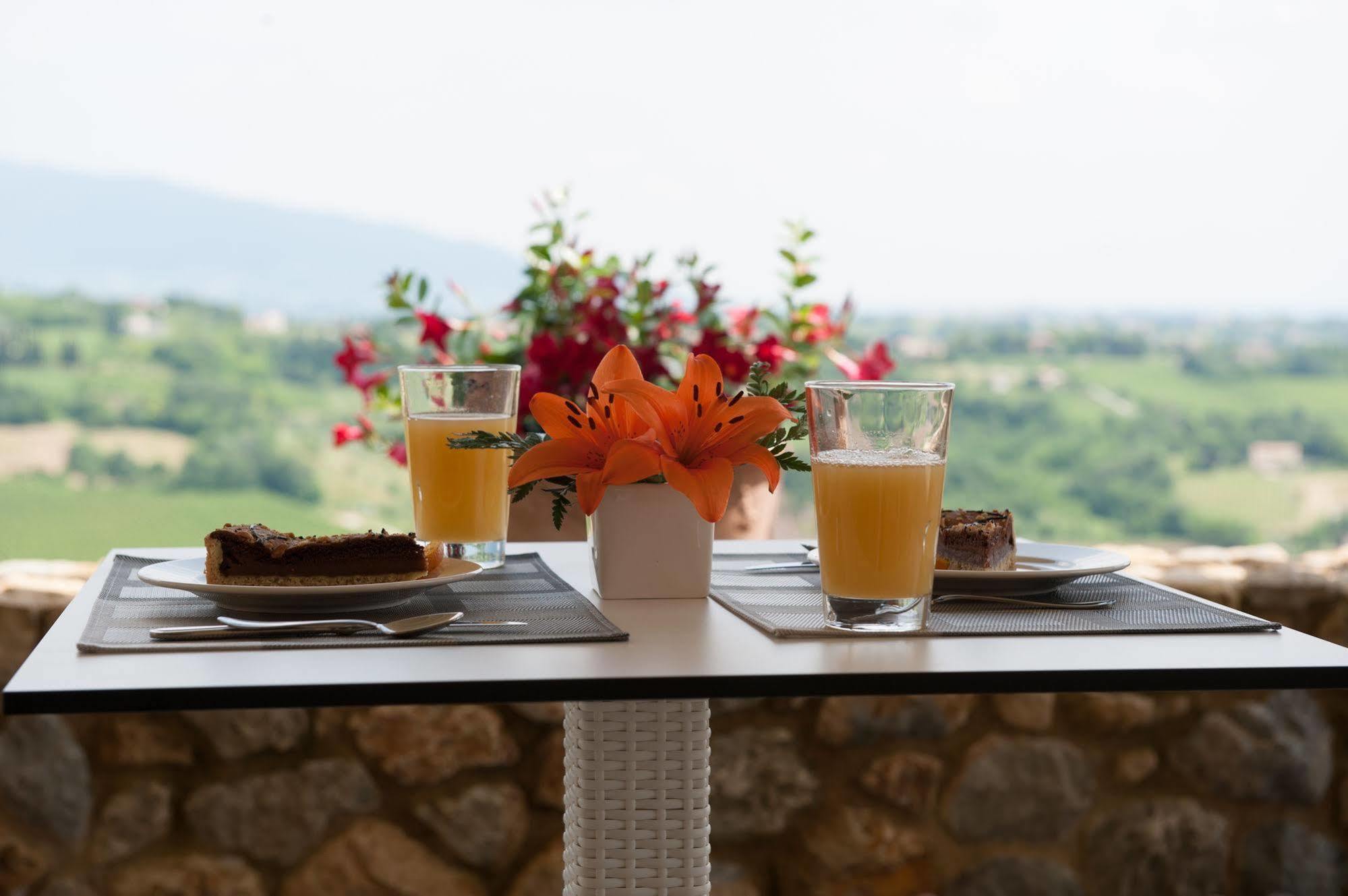 Villa Del Poggio Prosecco Bike Hotel San Pietro Di Feletto Exterior photo